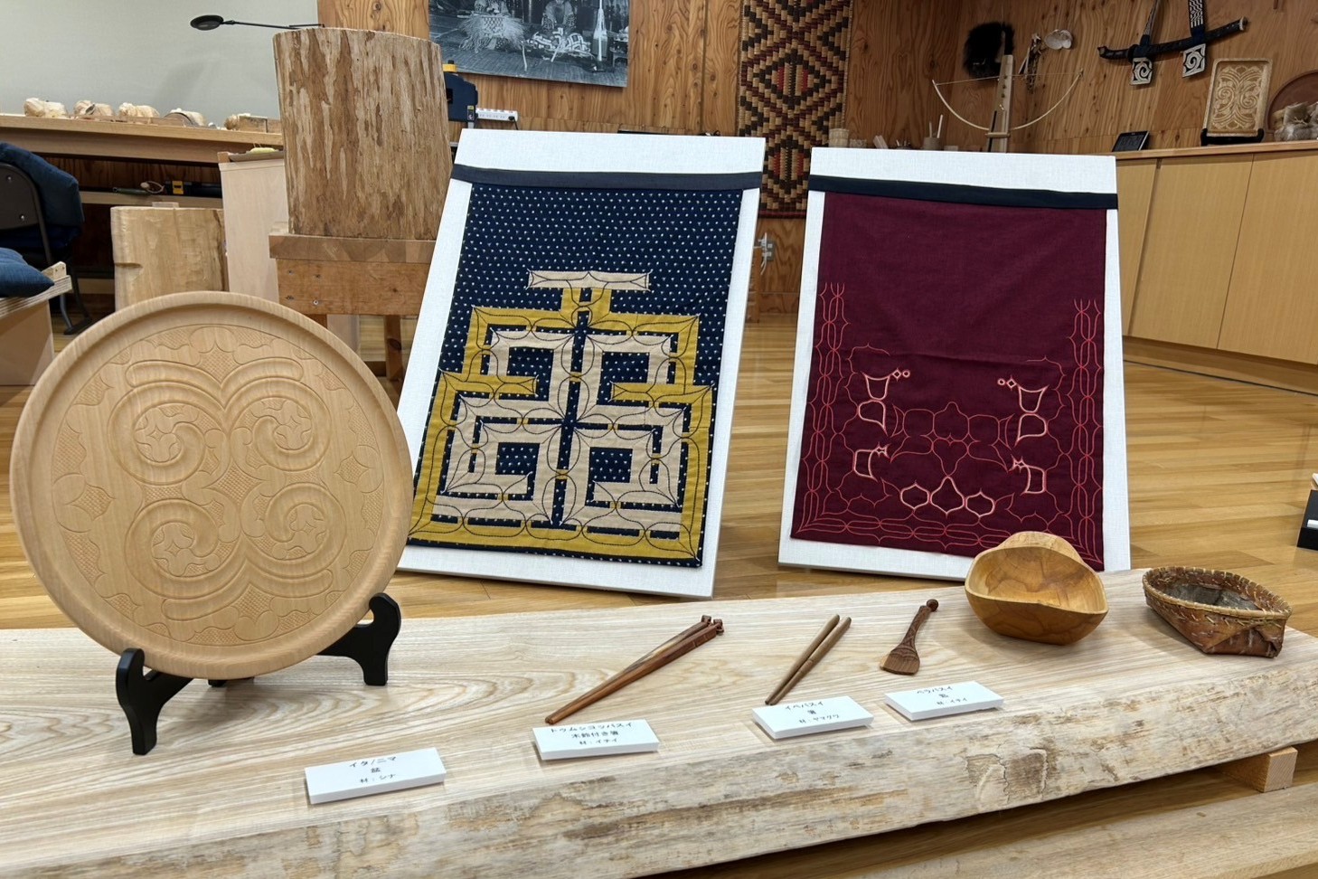 食にまつわる民具・装身具の展示