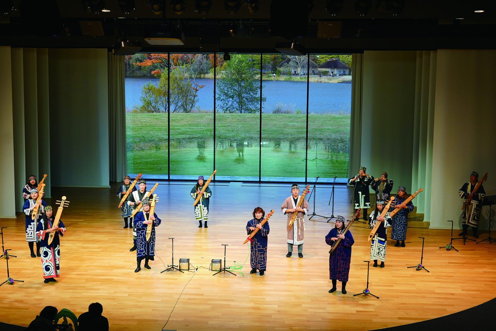 アイヌ古式舞踊披露